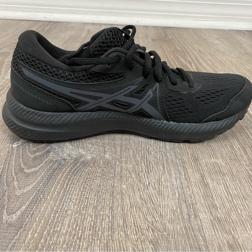 Black Asics sneakers womens 7